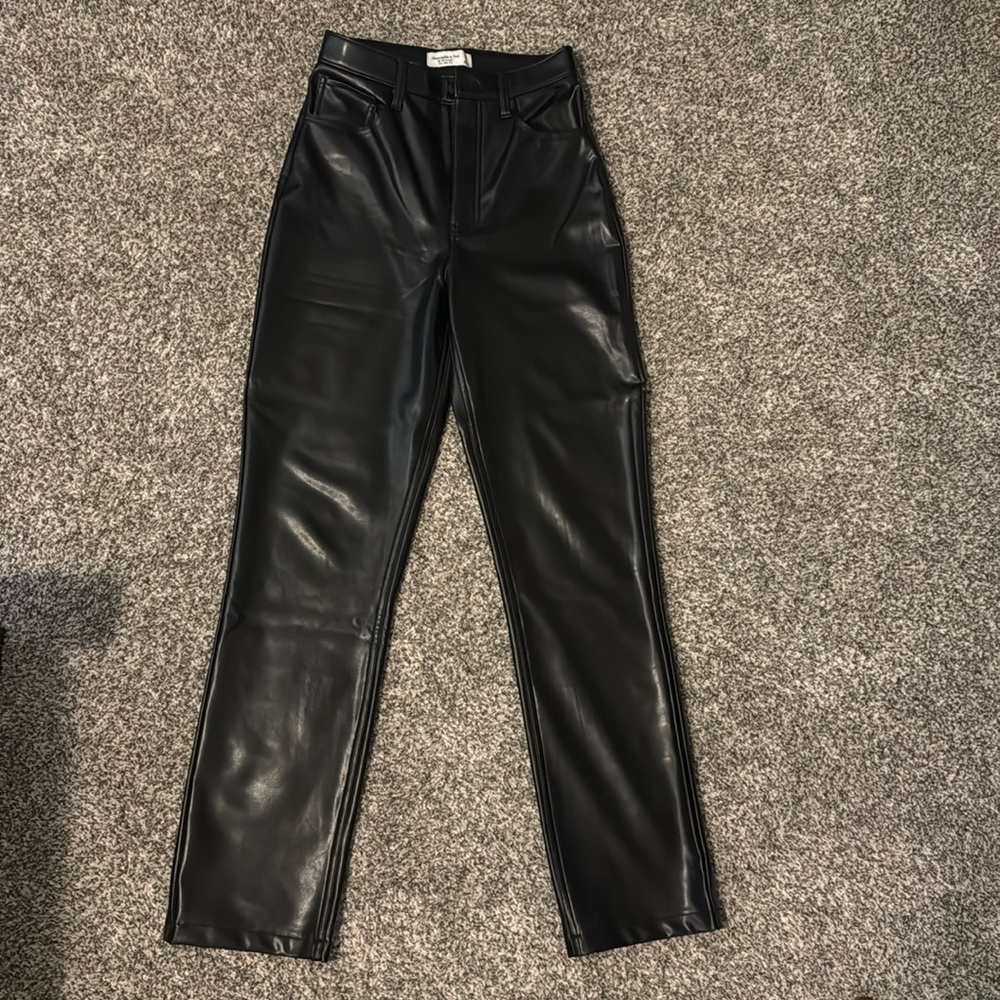 Abercrombie Curve Love Vegan Leather 90’s Straight Pant
